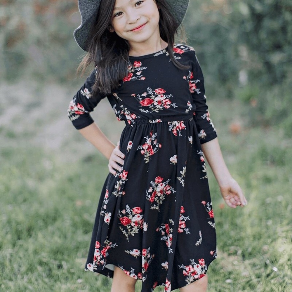 🌸Scoop neck dress in black floral